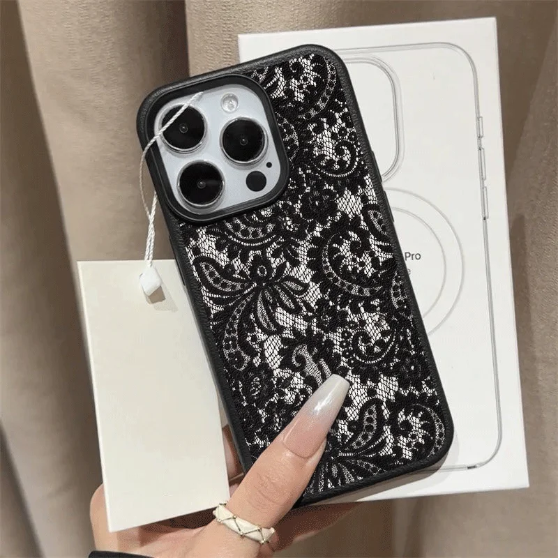 รูปสินค้า เคส iPhone ลูกไม้สีดำ สวยหรู ปกป้องดี