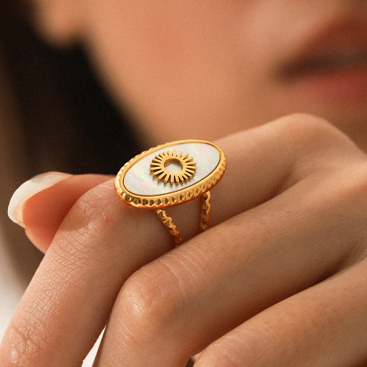 Huangchao Offene Ringe mit weißem Muschel-Sonnenmuster für Damen, Edelstahl, 18 Karat vergoldet, Ring, Modeschmuck, Accessoires, Geschenk – Detail 8