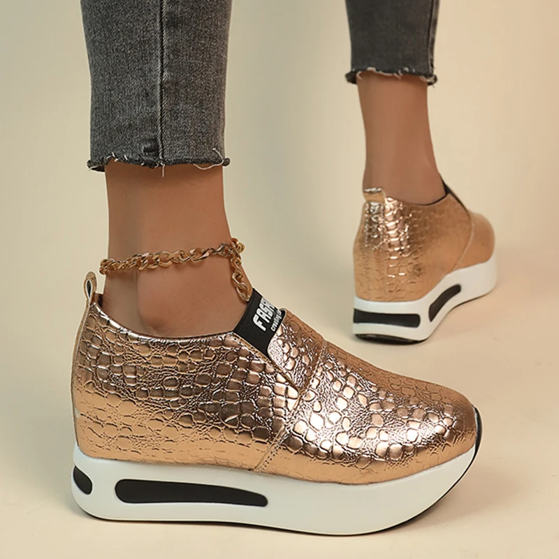 Рисунок 6 - Кроссовки женские из ПУ кожи