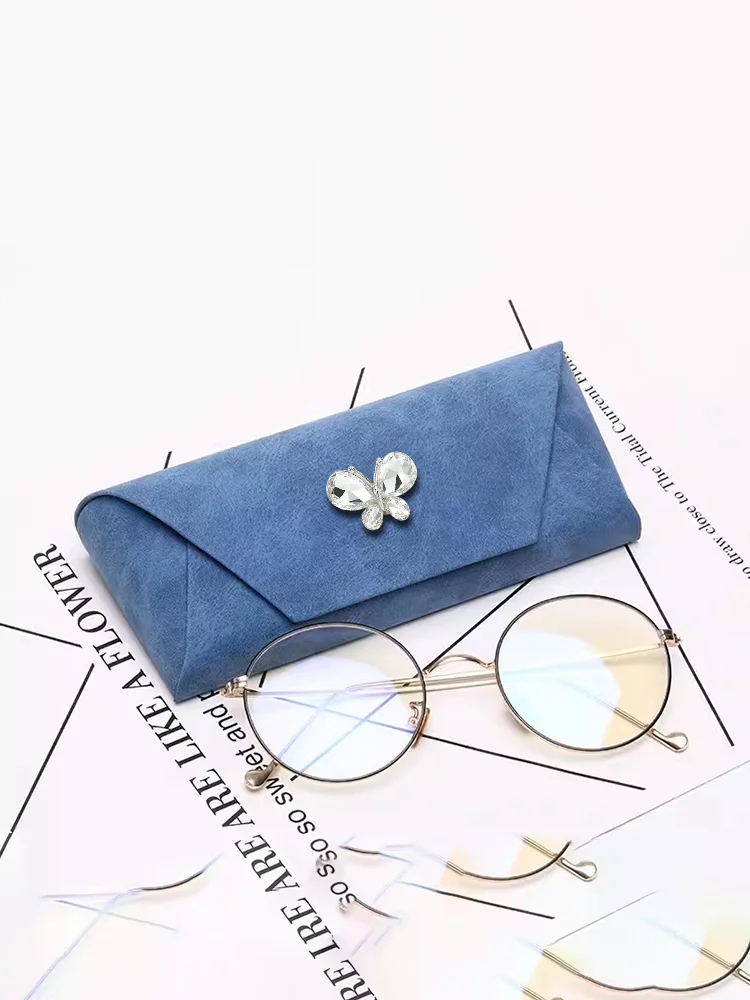 

Women's Sleek Eyewear Cases PU Leather Myopia-Friendly Stylized Garland Decor