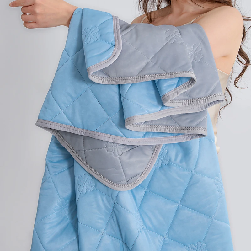 Summer cool dual color quilting machine washable summer quilt Lazy Bed Blanket Comfortable and Soft thin summer quilt
