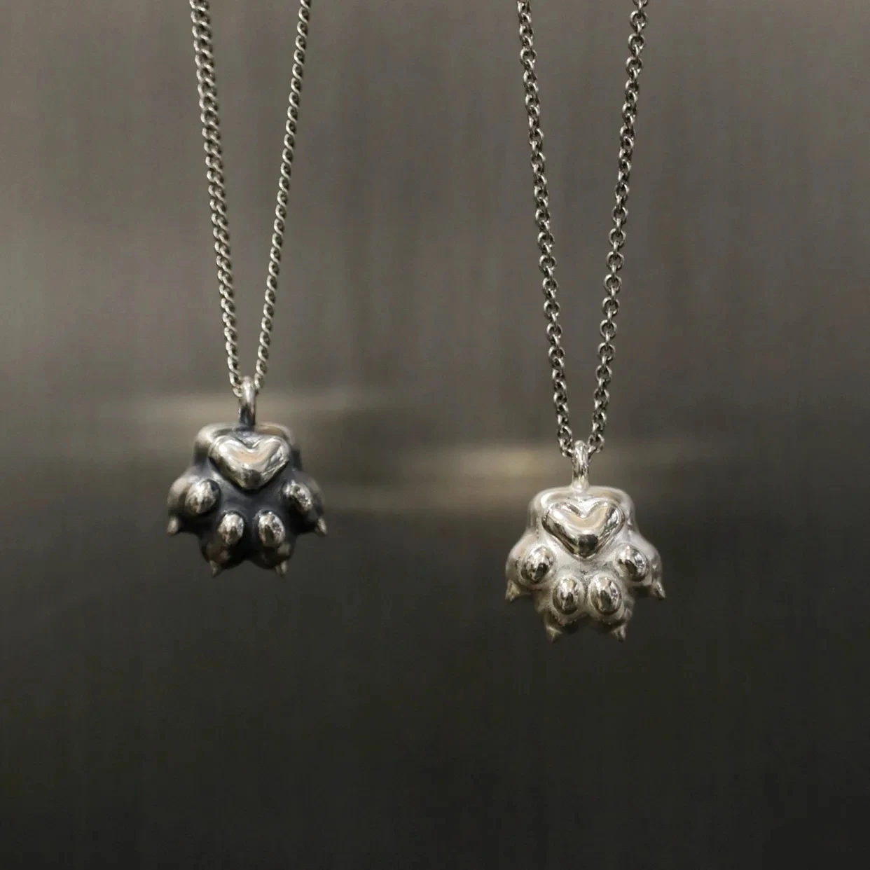

Design Cat Claw Bell Pendant with Silver Color Cat Claw Shape Bell Silver Necklace High End Light Luxury Collar Chain Neckchain