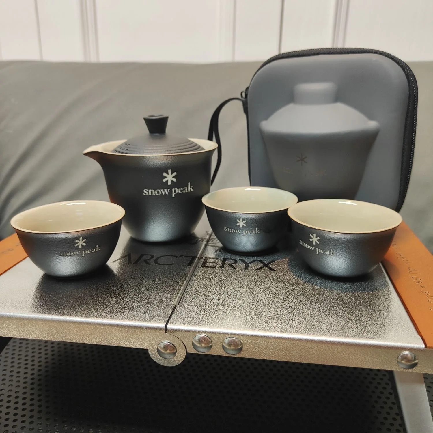 

Portable and Versatile This tea set is designed for convenience and portability, perfect for outdoor camping or traveling. It's