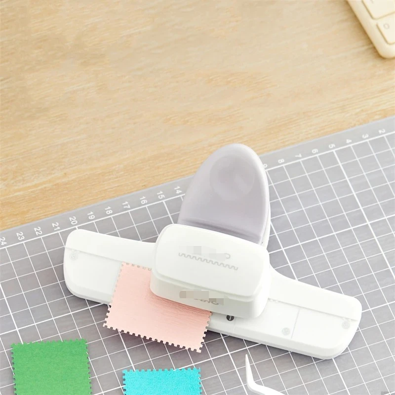 Large Border Pattern Hole Puncher Convenient Handheld Edger Tool for Kids Crafting  Decorative Stamp Embosser for DIY Projects