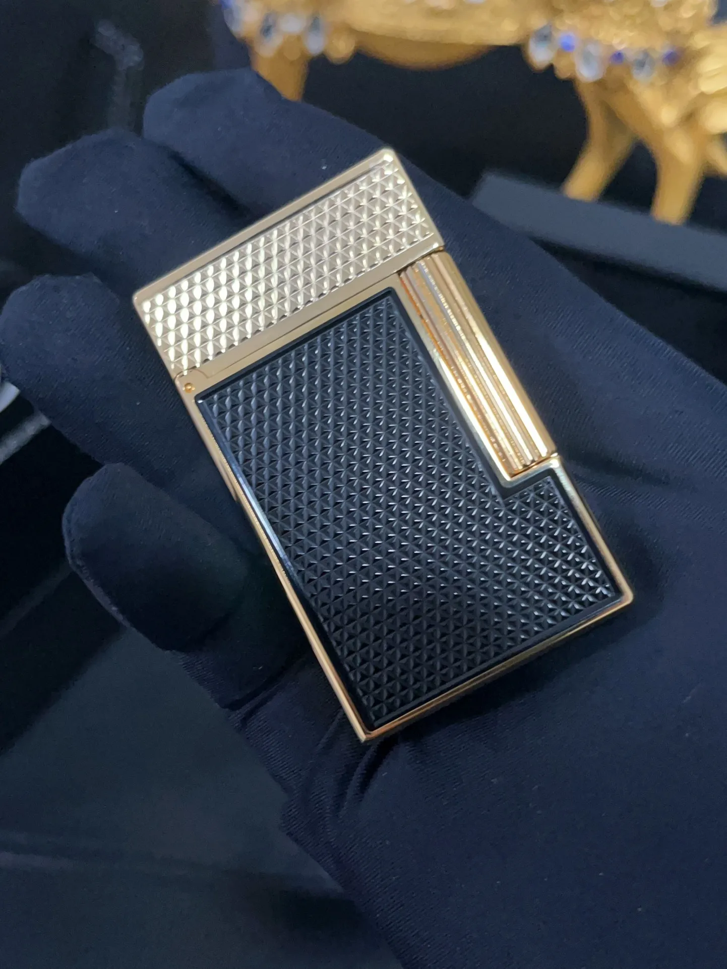 008-Gold Black