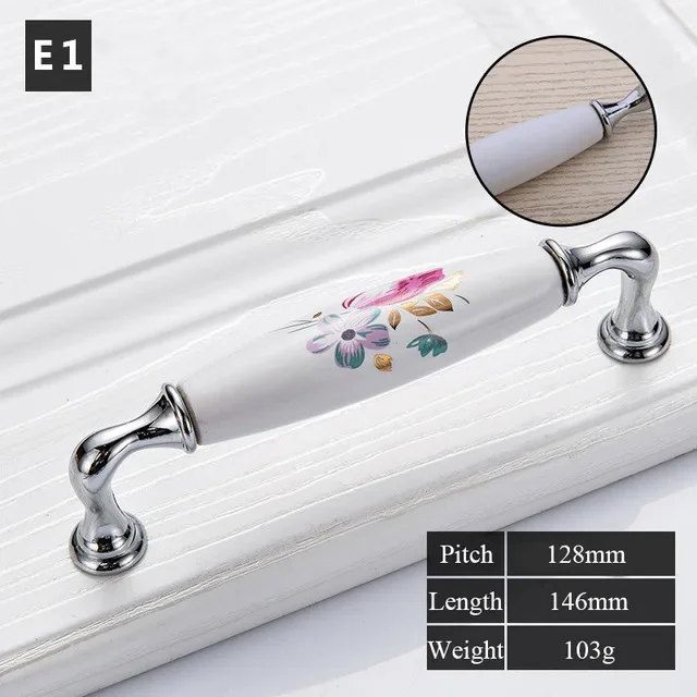 Poignées De Tiroir En Céramique Blanche - Lot De 4 Boutons Floraux Style Vintage : Le Petit Détail Qui Change Tout Dans Votre Cuisine Ou Salle De Bain ! De Jolies Poignées En Céramique Blanche Avec Un Motif Floral Délicat. L'entraxe Est De 160 Mm (6,3 Pouces). Avec Vis De Fixation Incluses. Pour Donner Un Coup De Frais à Vos Meubles, Armoires, Commodes... C'est Simple, Chic Et ça Fait Son Petit Effet.