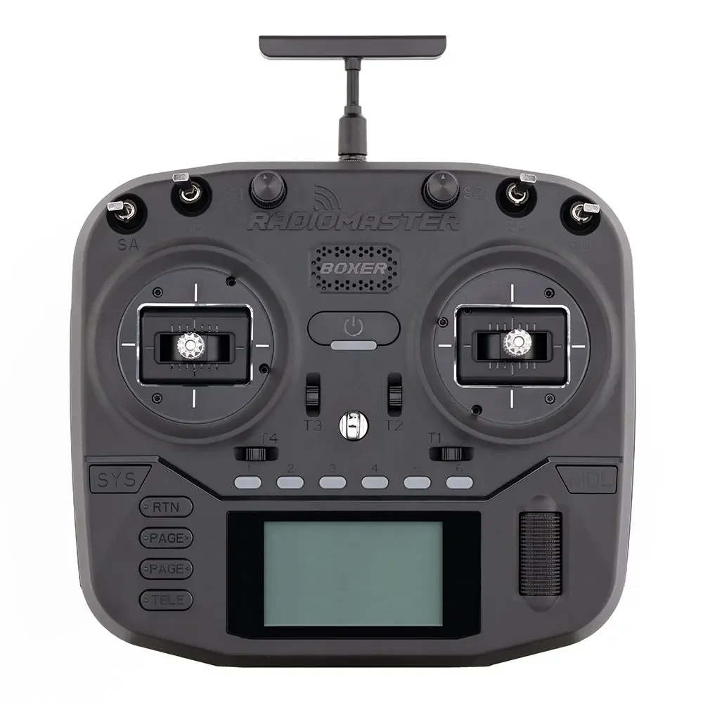 Radiocommande Radiomaster Boxer M2 pour simulateur RC, écran affichant les paramètres de vol.