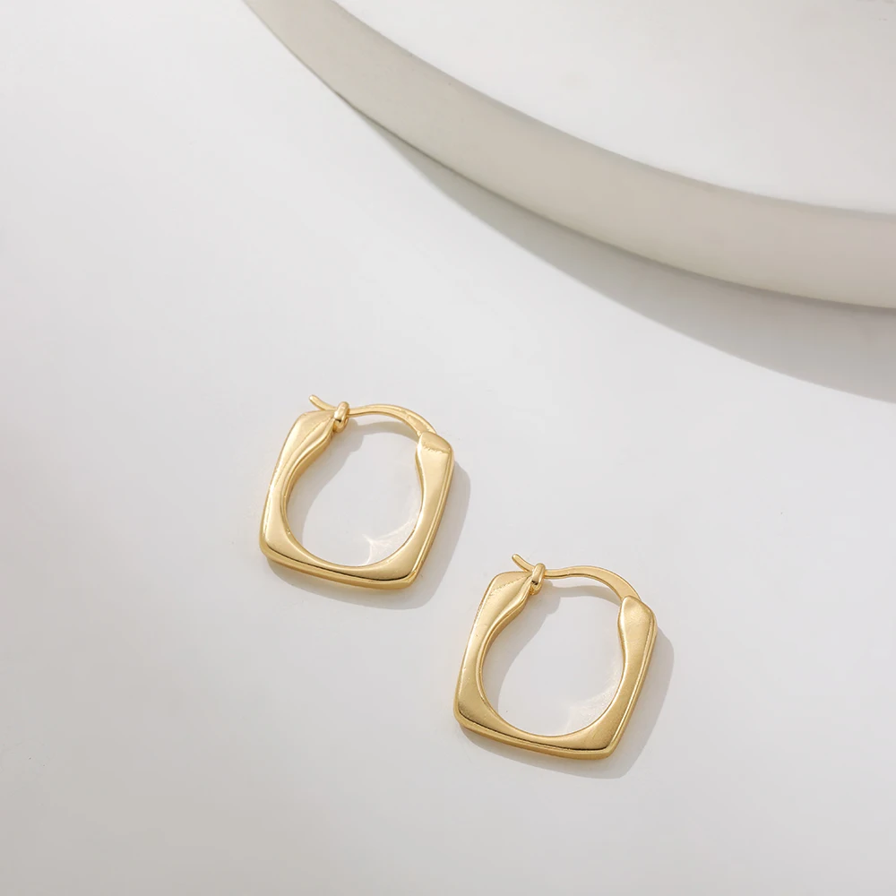 Classic Retro 18K Gold Plated Huggie Earring Geometric Ear Buckle Minimalist INS Hot Sale Hoop Earrings Women Fashion Jewelry