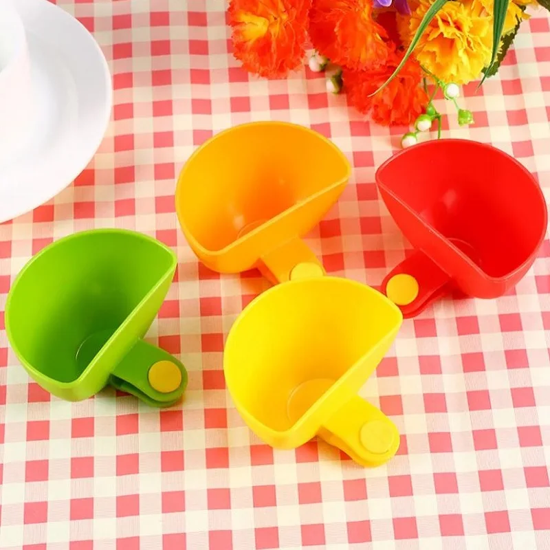 

4pcs/Set Dip Clip Bowl Container Dish Plate Can Hold Seasoning Dishes Dipping Sauce Bowl Holder Kitchen Gadgets