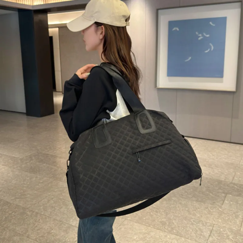 Large Capacity Portable Luggage Bag for Leisure Training Dry Wet Separation Swimming Boarding Independent Shoe Compartment Bag