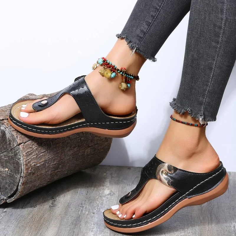 Clippers Women Summer 2023 Round Head Hollow Metal Buckle Wedge Heel Wear Solid Color Comfortable Flip-flops