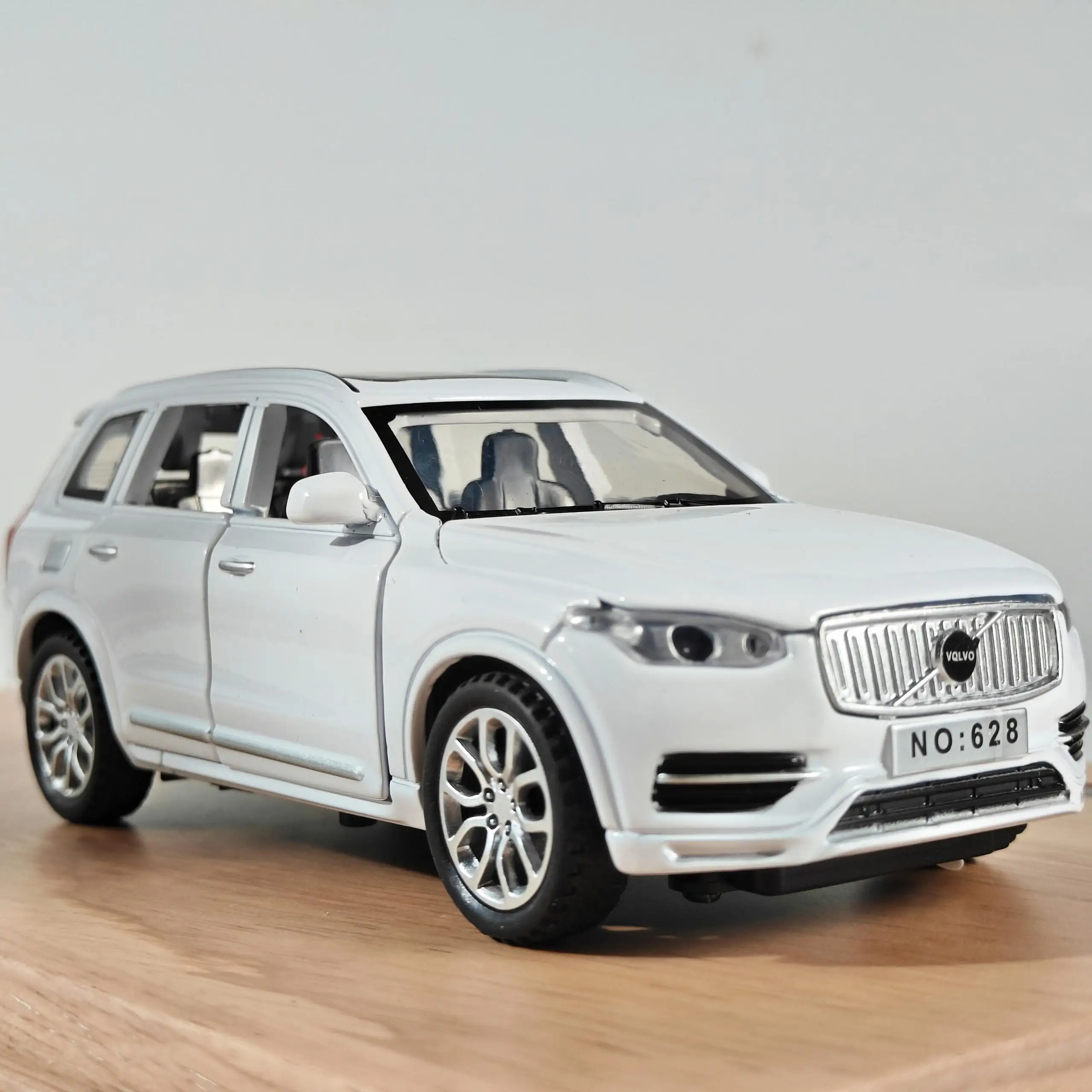 1:32 볼보 XC90 SUV 합금 다이캐스트 모델 자동 액세서리 사운드 및 라이트 시리즈 어린이 장난감 키즈 선물 생일 선물 컬렉션