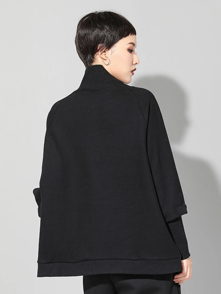 [EAM] Loose Fit Black Irregular Sweatshirt New Turtleneck Long Sleeve Women Big Size Fashion Tide Spring Autumn 2026 JQ021