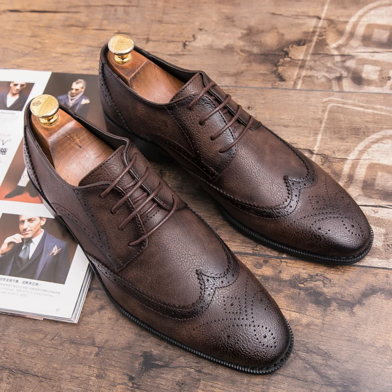 Lace-up casual leather shoes Men's wedding carved Brogues men's formal business pointed shoes Groom's leather