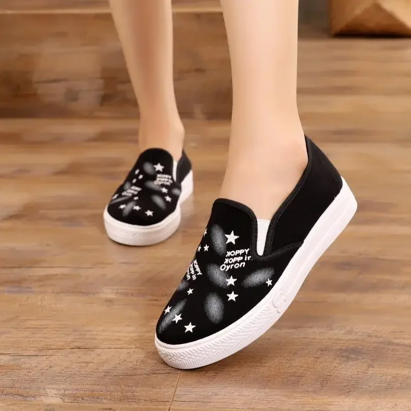 

Spring and Autumn New Cloth Shoes Ladies' Casual Shoes Soft-soled Anti-skid and a lazy foot.