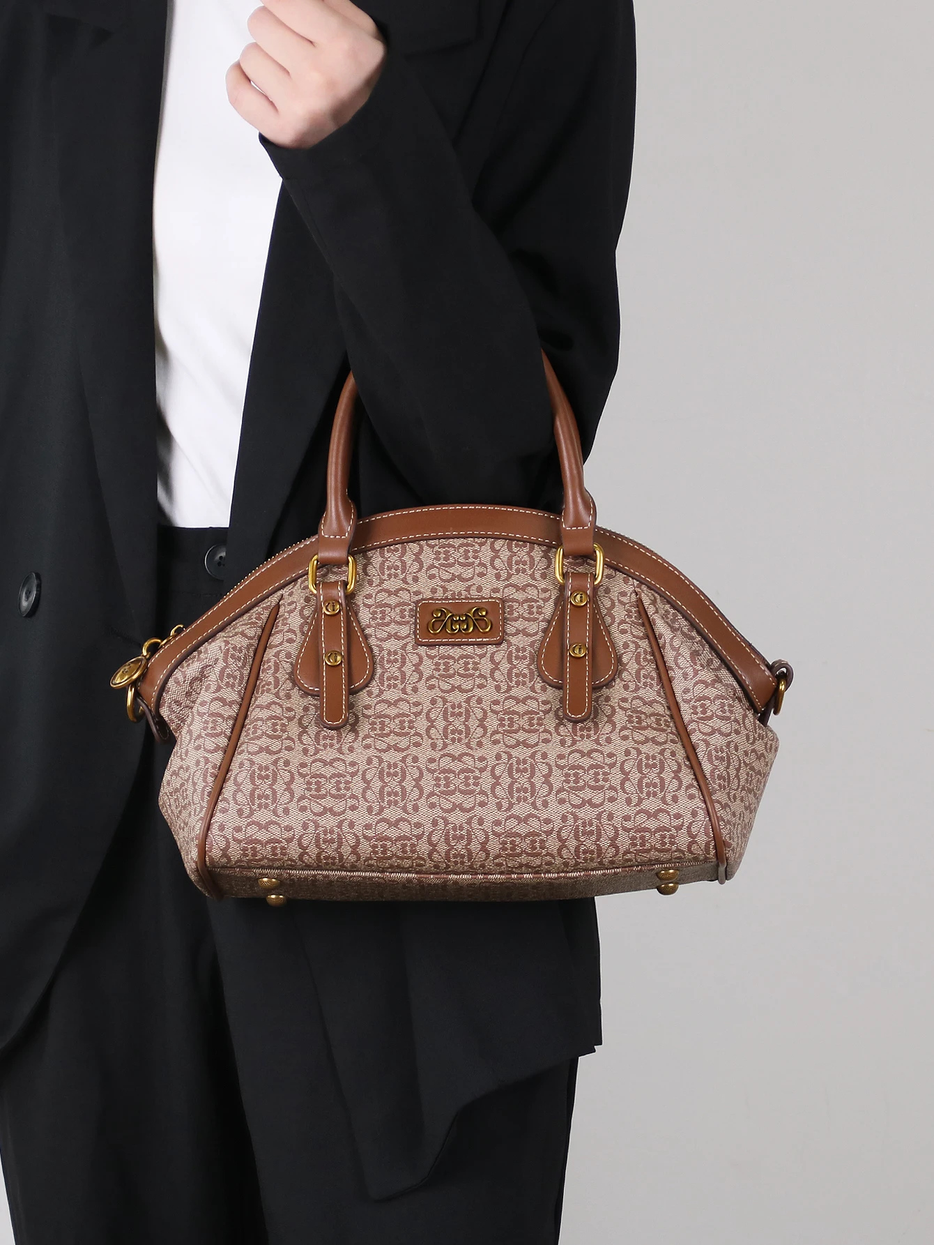 حقيبة يد عصرية فاخرة للنساء، بتصميم جديد لعام 2025...