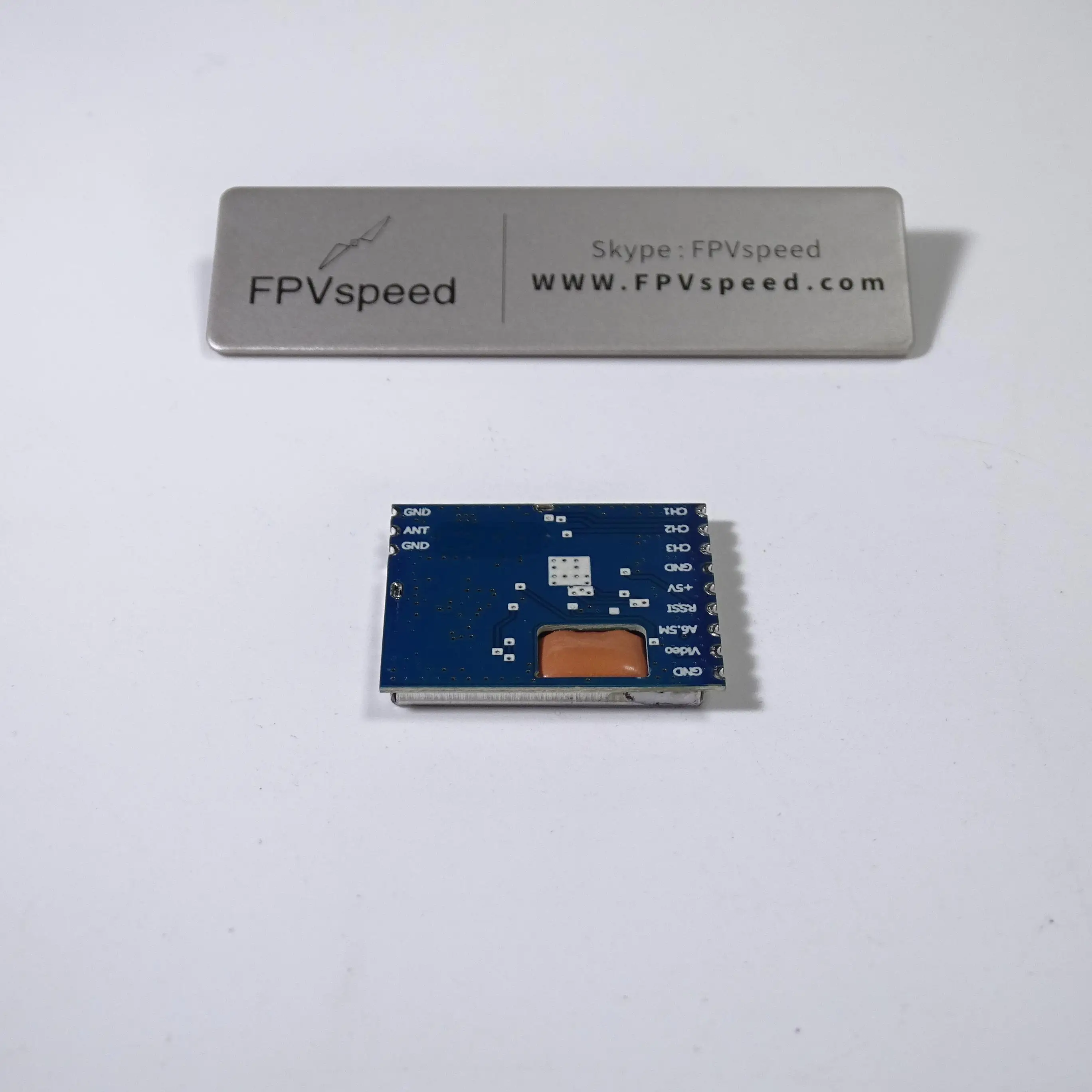 Module RX5808 installé sur une face avant d'émetteur FPV