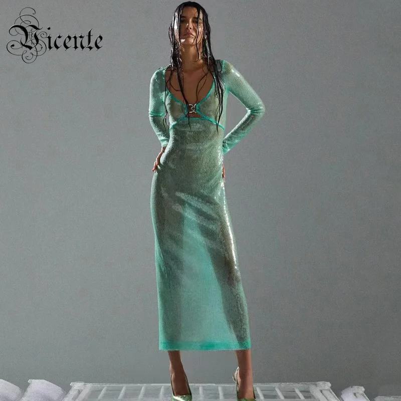 

Модное женское платье с блестками и длинными рукавами