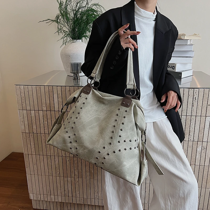 Borse tote di grande capacità autunno e inverno per donna Borsa da donna alla moda streetwear con borsa a tracolla da donna di design con rivetti - immagine 3