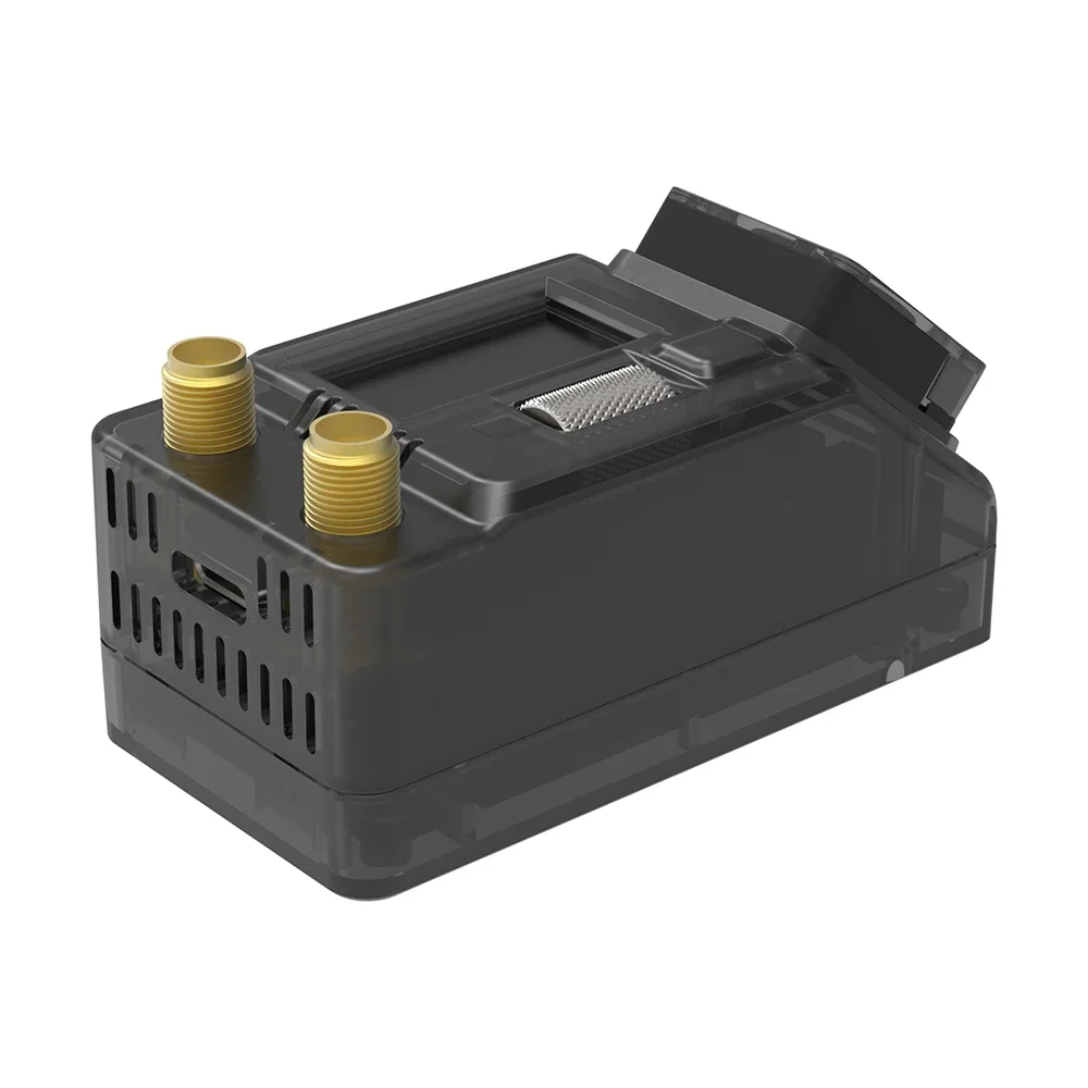 Récepteur Steadyview X monté sur un drone FPV avec antennes orientables.