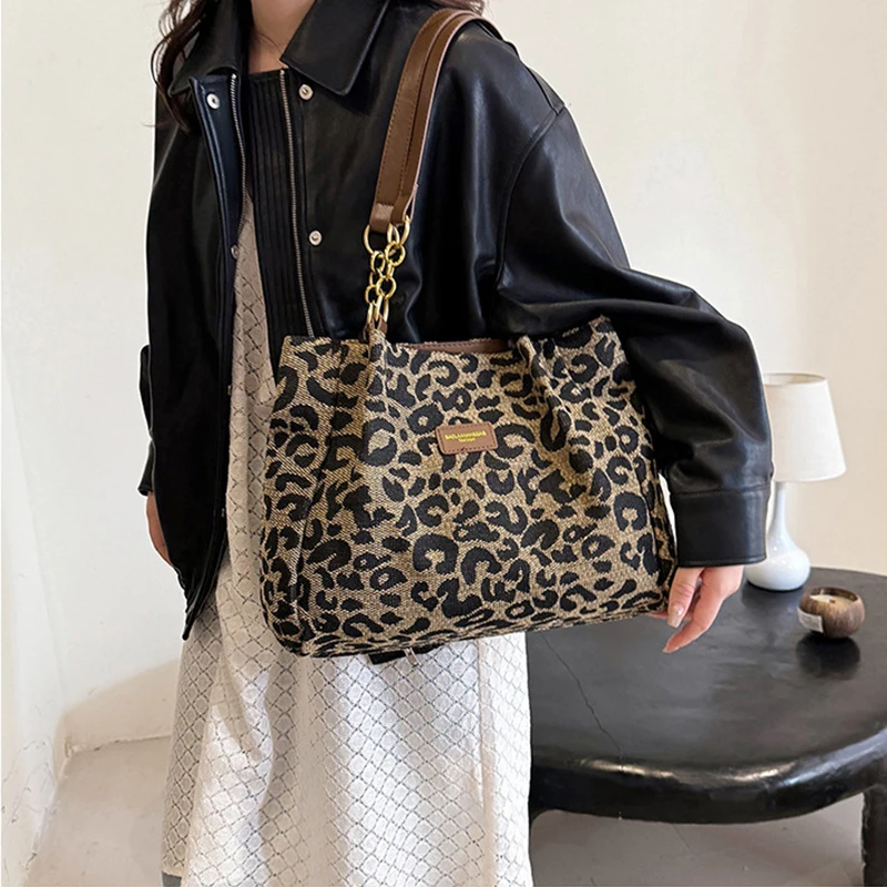 New Fashion Versatile Leopard Print Shoulder Bag Women's Bag High Texture Large Capacity Shopper Tote Bag