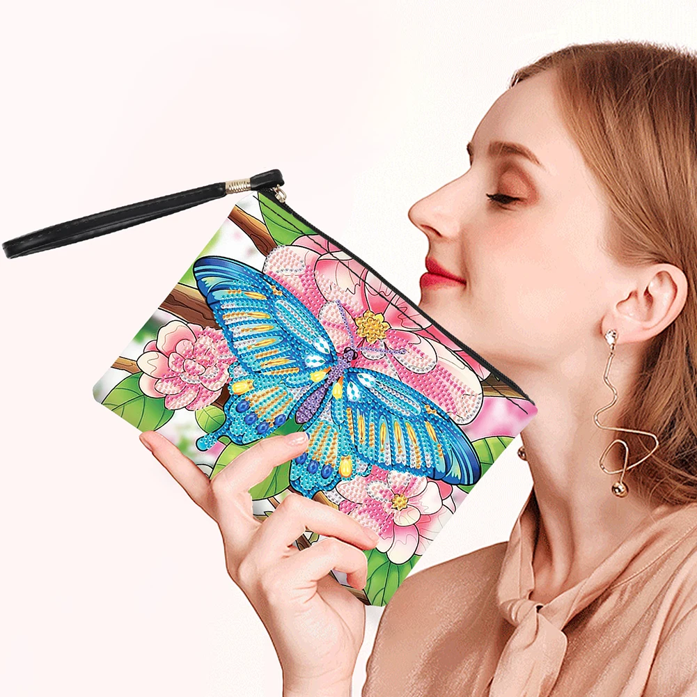 Description Picture 4 of itemPU Partial Special Shaped Cute Rhinestone Mosiac Zipper Handbag 5D Diamond Handmade Wristlet Wallet Female Makeup Bag