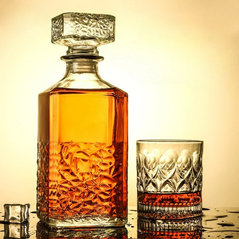 950ml Square Glass Wine Decanter 1