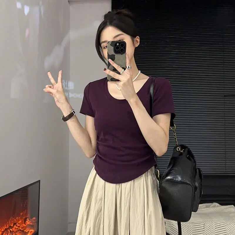 

Модная и асимметричная Однотонная футболка с U-образным вырезом и коротким рукавом для женщин, Новинка лета 2024, повседневный облегающий Топ