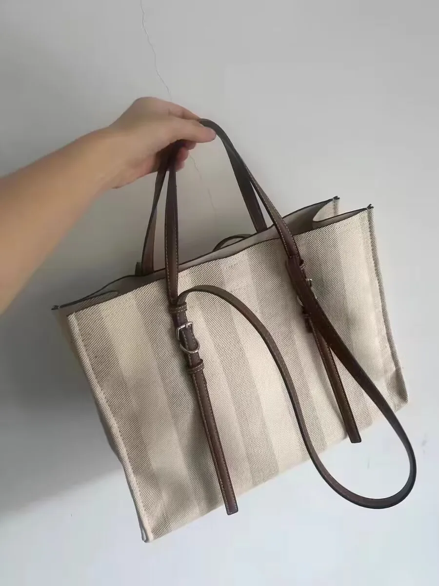 Large-capacity Canvas Bag Female 2024 New Contrast Retro Portable Tote Bag Commuting One-shoulder Messenger Bag in Class
