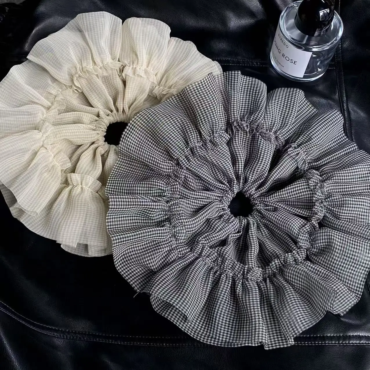 1PC New Oversized Korean Dongdaemun Chiffon Pleated Skirt-Hem Black & White Plaid Hair Scrunchie, Elegant Hair Tie For Women