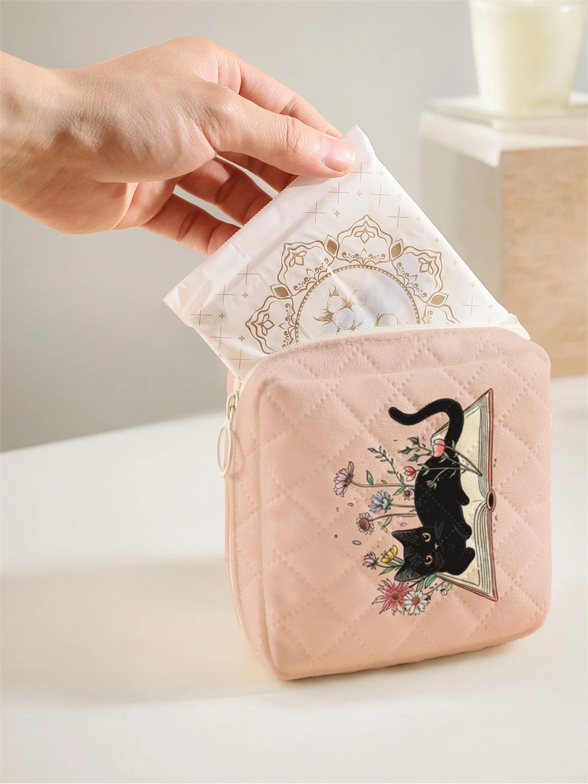1 portable sanitary napkin storage bag with cat flower pattern and diamond mesh material, lightweight women's tissue bag