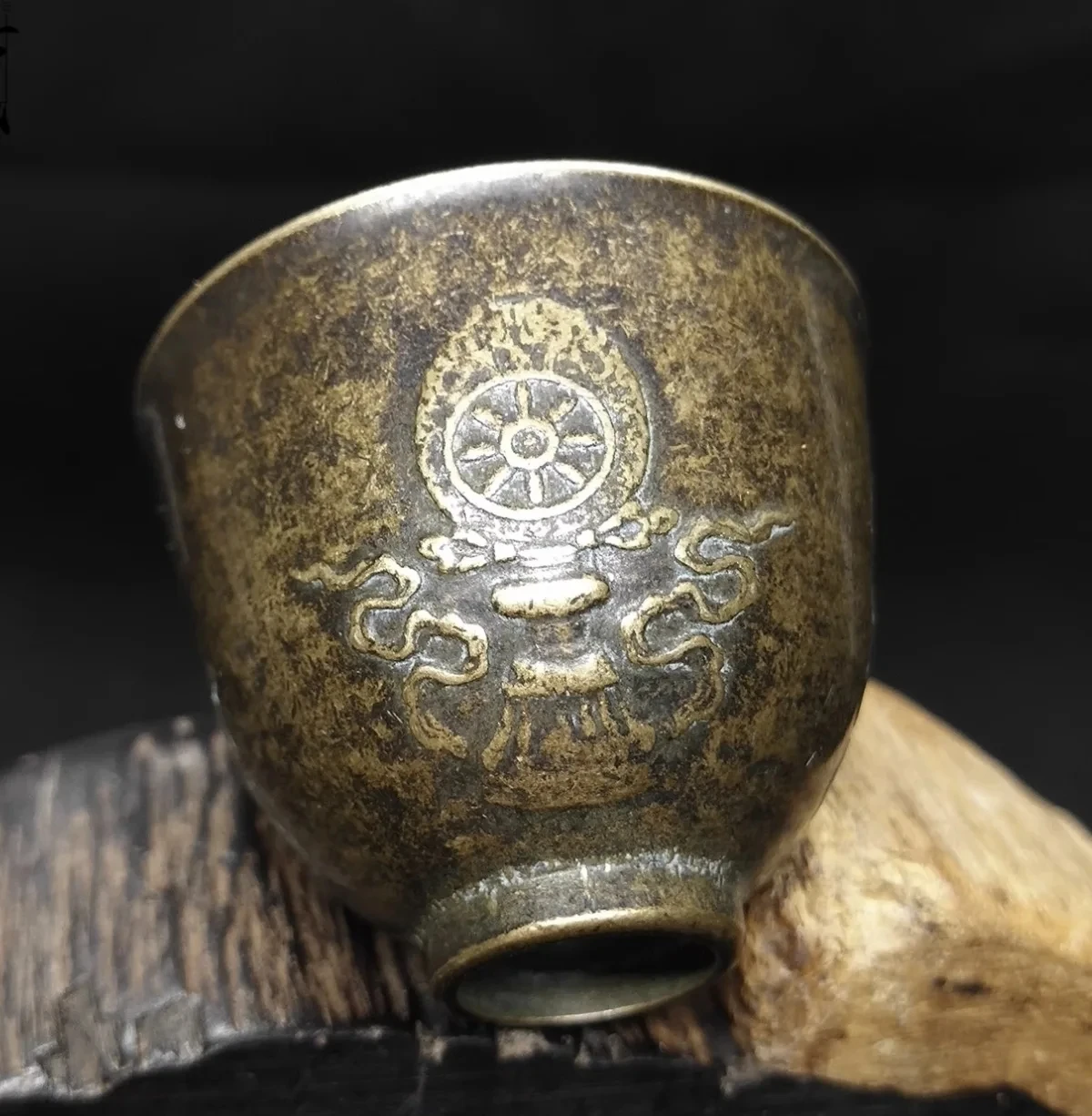 

Медная чашка для вина с рисунком из античной бронзы