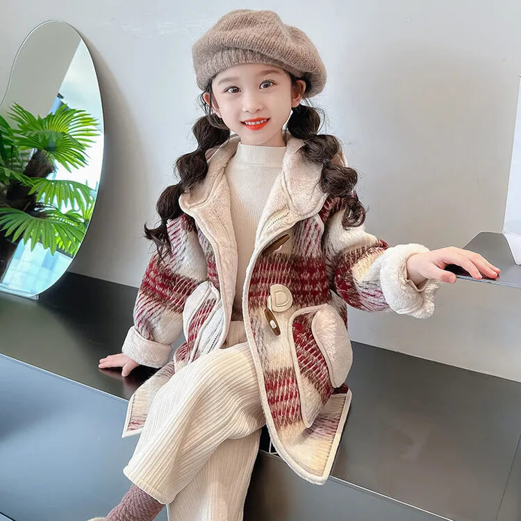 

Осенне-зимнее теплое пальто для маленьких девочек, модная клетчатая шапка в Корейском стиле, новинка 2023, удобная одежда для малышей