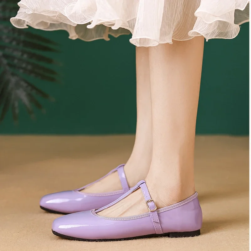 Patent Leather T-strap Mary Janes Shoes Women Shiny Glossy Vintage Flats Loafers Female Square Toe Soft Elegant Black Shoes 5