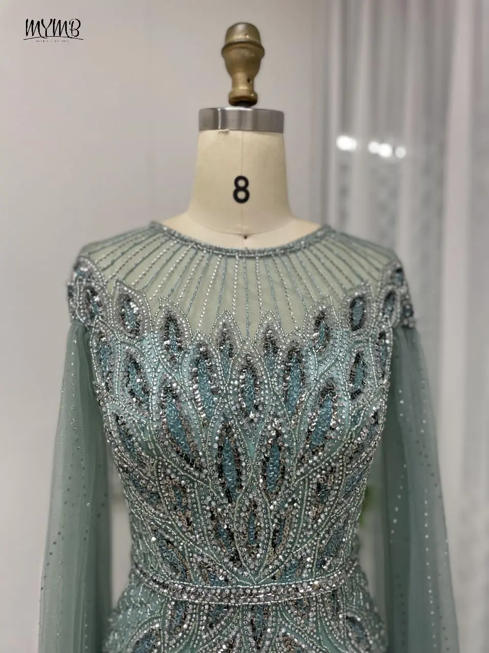 MYMB Grün Luxus Pfau Druck Meerjungfrau Frauen Winter Abend Party Kleider Dubai Elegante Cape Ärmel Hochzeit Gast Kleid MB40098 – Detail 8