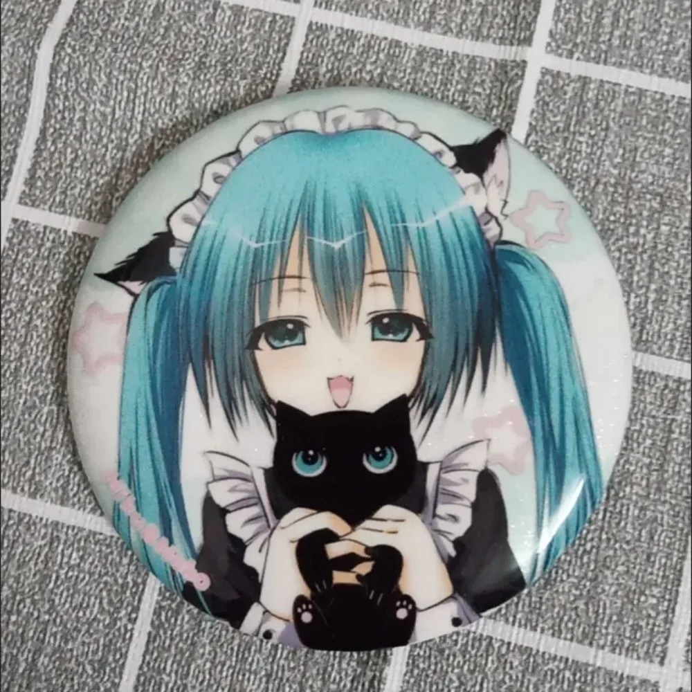 Hatsune Miku Abzeichen Hatsune Miku Project Diva Anime-Accessoires Persönliche Filigrane Maid-Style Sammlerstück Ausstellungsbrosche