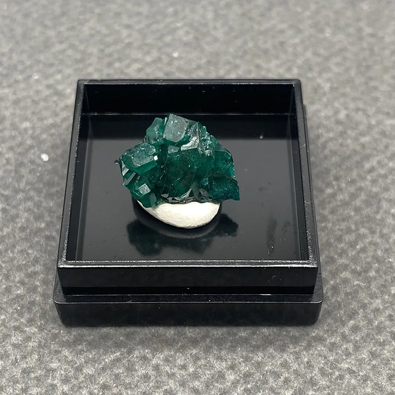 100% natural  Congo dioptase raw stone mineral specimen healing crystal gem collection +Box size：27*27*25 mm