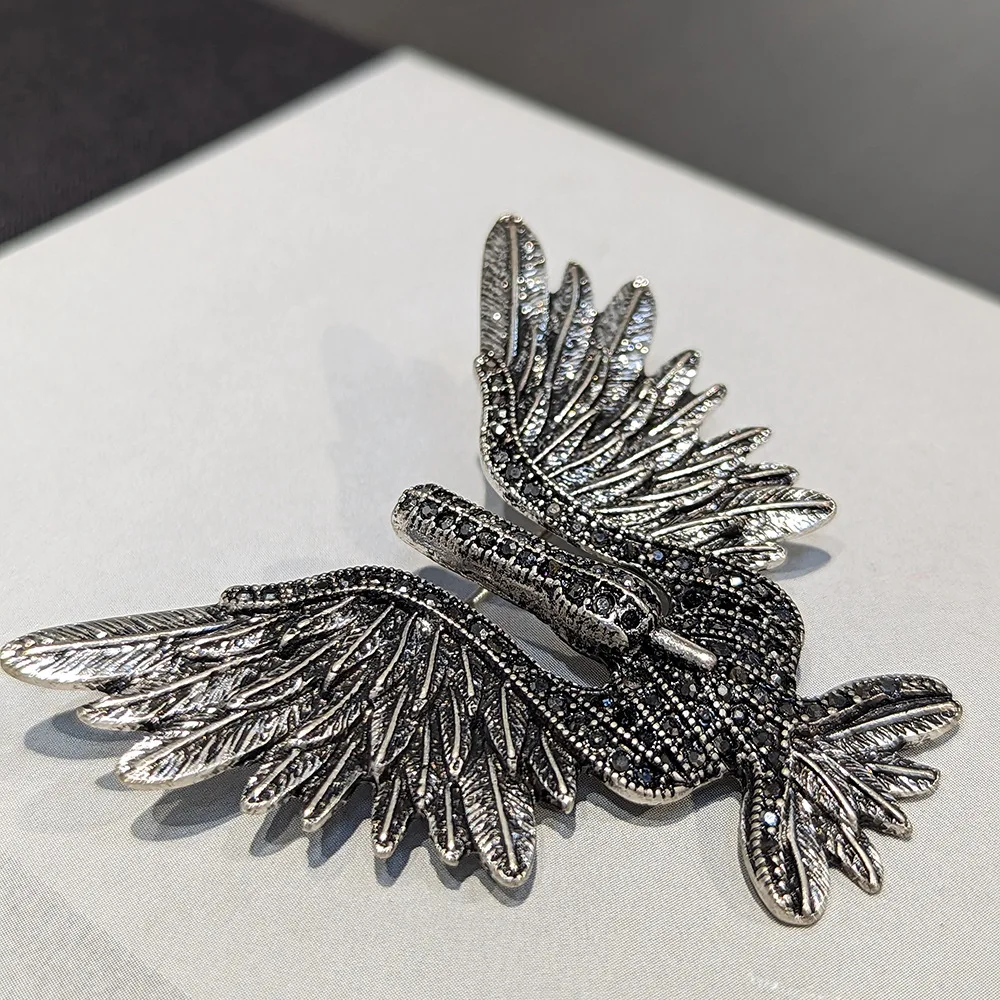 European and Western antique palace vintage style black swan animal brooch