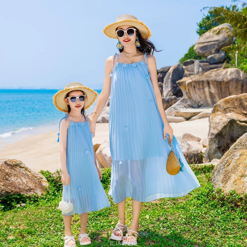 Family Matching Outfits  Beach Dress Mom Daughter Vacation Set Father Son Tshirt Pants Suit Children Twin Clothes Girl Dresses
