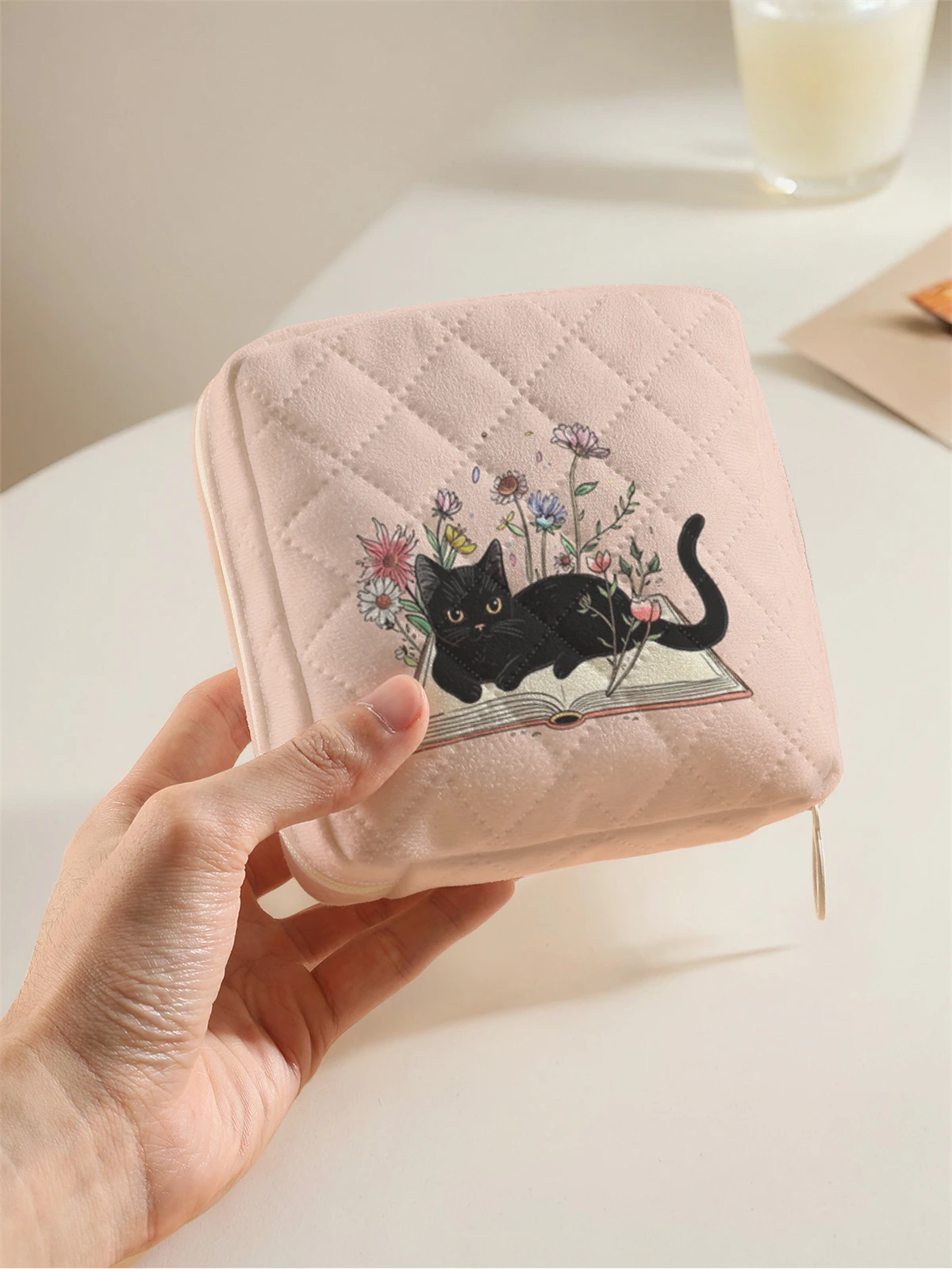 1 portable sanitary napkin storage bag with cat flower pattern and diamond mesh material, lightweight women's tissue bag