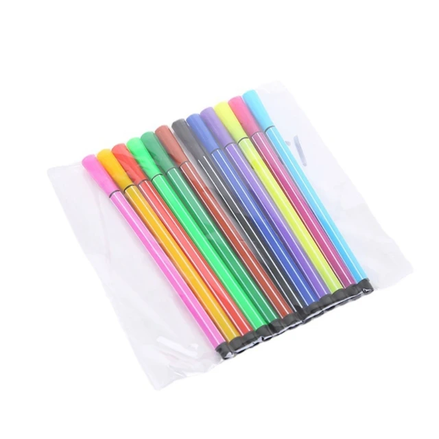 Crayons De Couleur Sur Mur Blanc Crayons Pour Usage Scolaire Ou  Professionnel. Instruments De Dessin Pour Créer Des Images