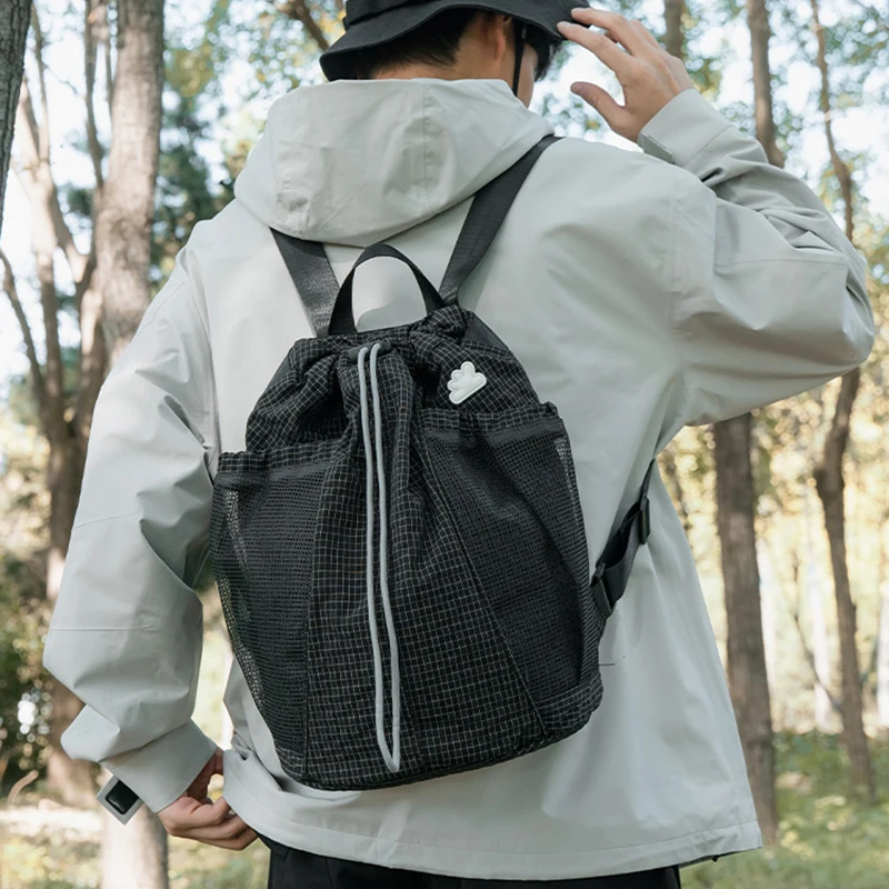 Zaino Minimalista Monocolore Leggero per Escursioni, Daypack Grande Capacità con Chiusura a Coulisse, Borsa a Spalla Casual per Pendolari - immagine 2