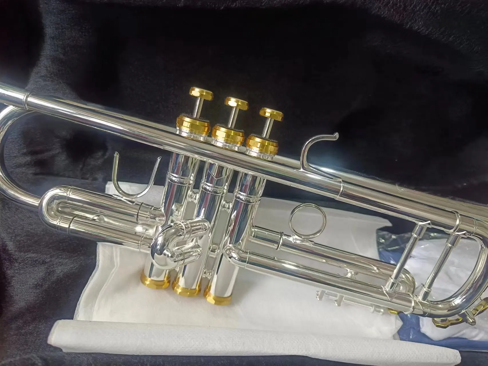 Japan 8335G Bb Trumpet B Flat Brass Silver Plated Professional Trumpet Musical Instruments with Leather Case