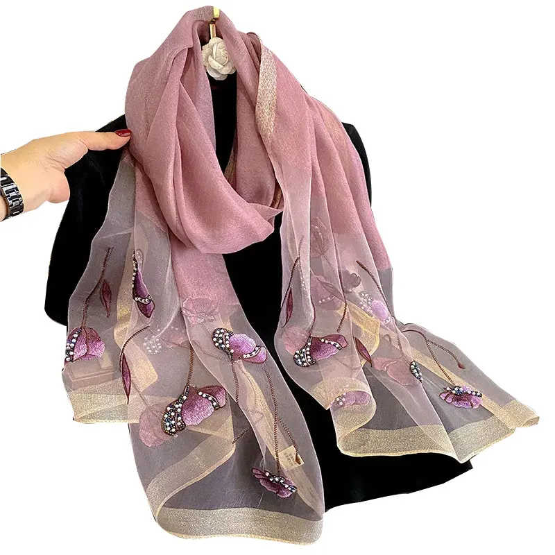 Sciarpa misto lana e seta semi trasparente con tulipani e perline per mezze stagioni (90*180cm) 46 Sciarpa misto lana e seta semi trasparente con tulipani e perline per mezze stagioni (90*180cm) - immagine 6