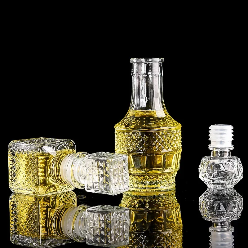 High-grade transparent glass small wine bottle 50/100ml whisky dispenser mini creative red wine bottle