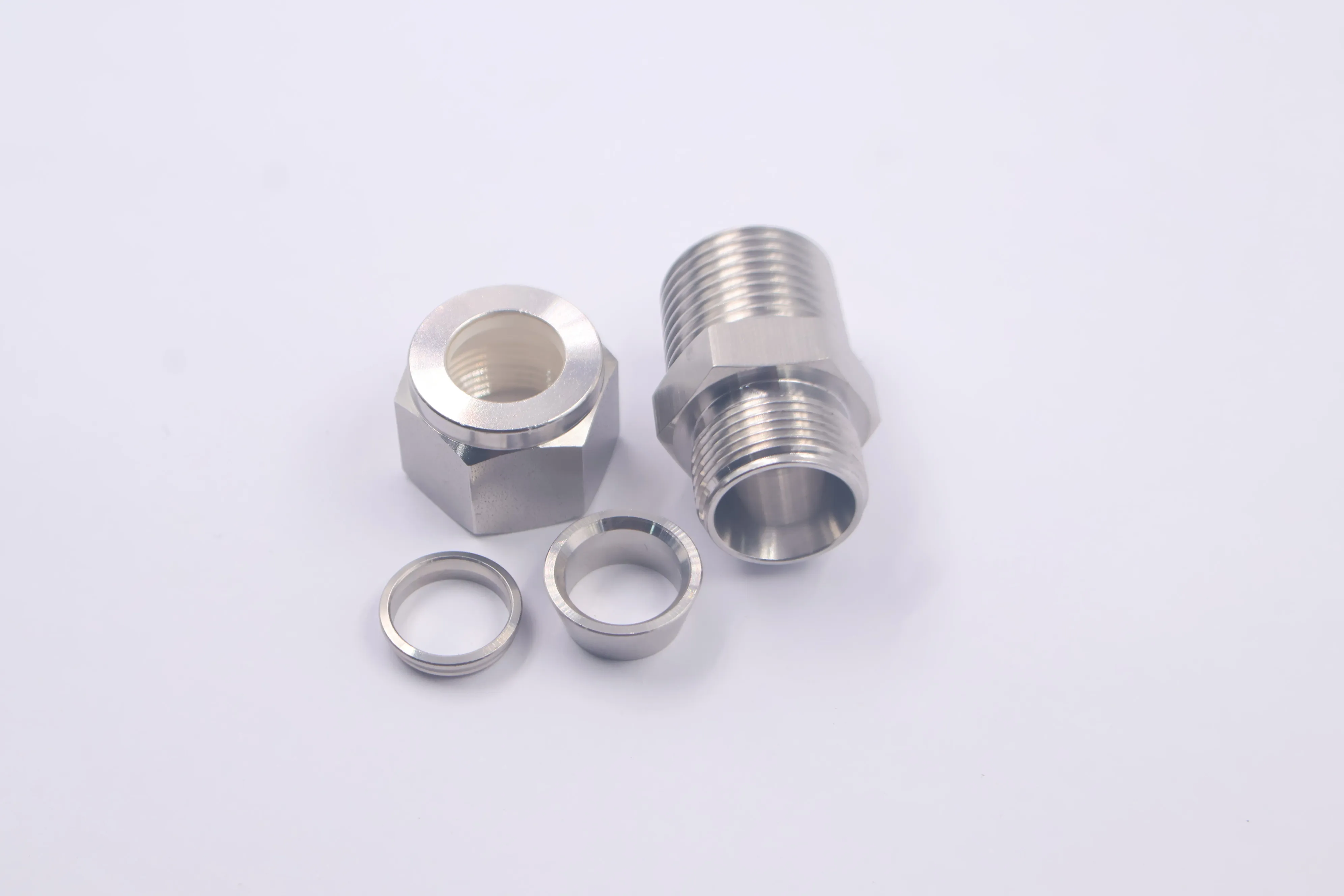 SS-810-1-8RTBT, Tube Fitting, Bored-Through Male Connector, 1/2 in. Tube OD x 1/2 in. Male ISO Tapered Thread