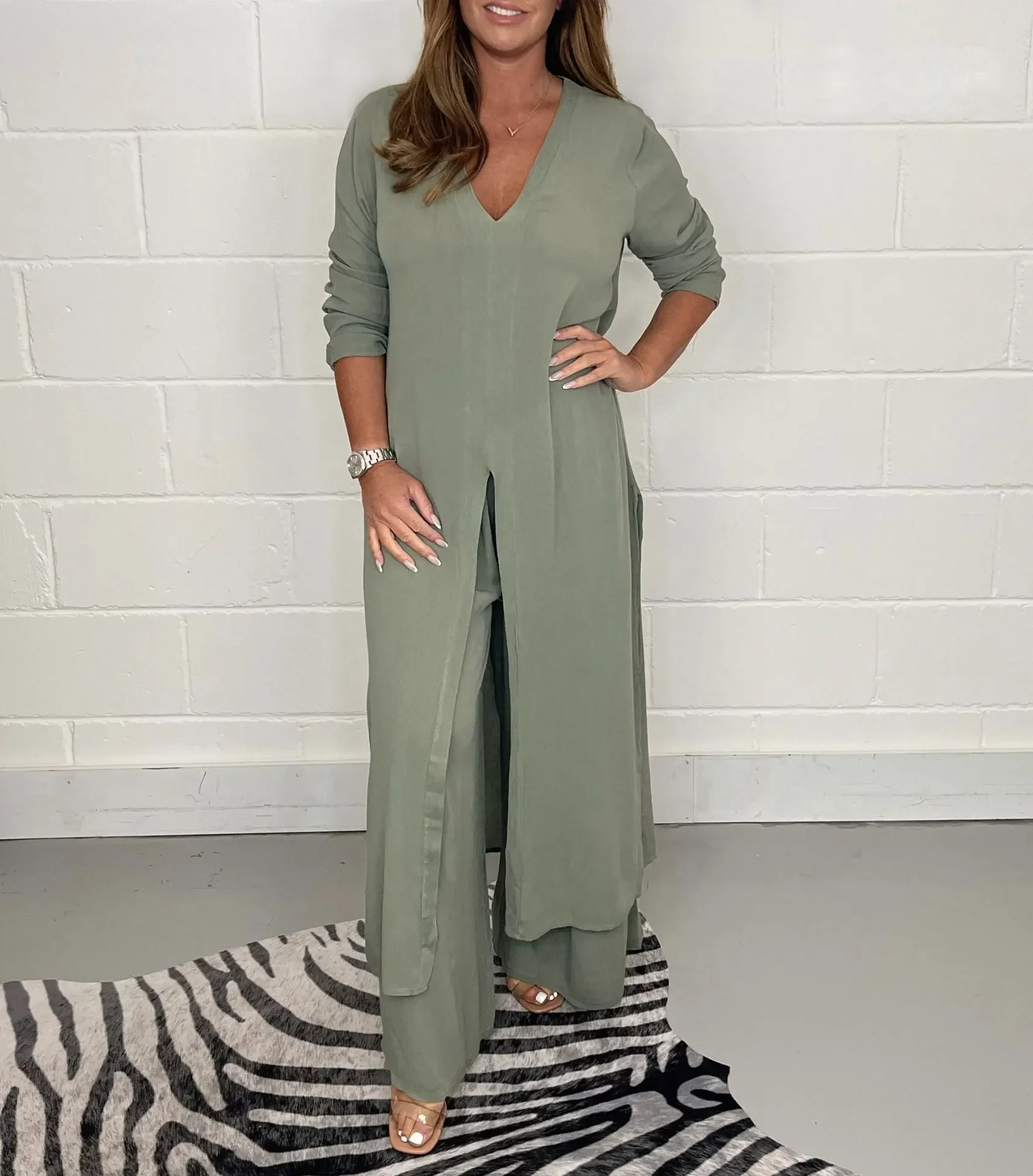 

Casual 2 Pieces Suit with Long Top & Matching Trouser Elegant High Slit Buttoned Longline Summer Casual Female Jumpsuits Outfits