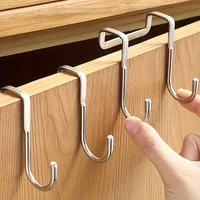 ตะขอคู่รูปตัว S - ไม่ต้องเจาะตะขอแขวนเสื้อ เหมาะสำหรับห้องครัว ห้องน้ำ ด้านหลังประตูตู้ และหอพัก 1