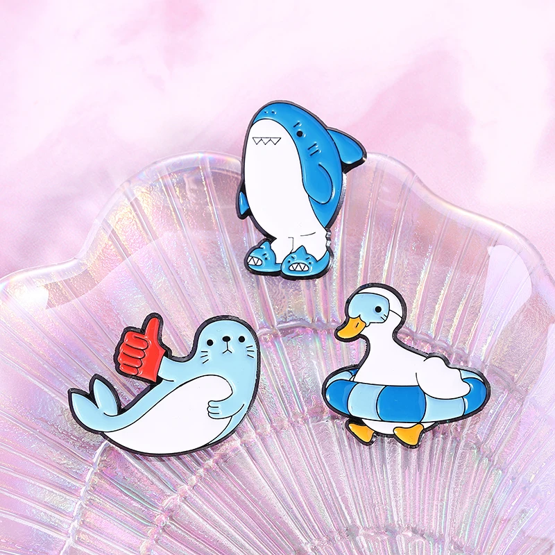 Emaille-Anstecknadeln mit Hai-otter-Ente, individuell, lustig, niedlich, Schwimmhandschuhe, Hausschuhe, Tiere, Broschen, Anstecknadel, Schmuck, Geschenke für Freunde
