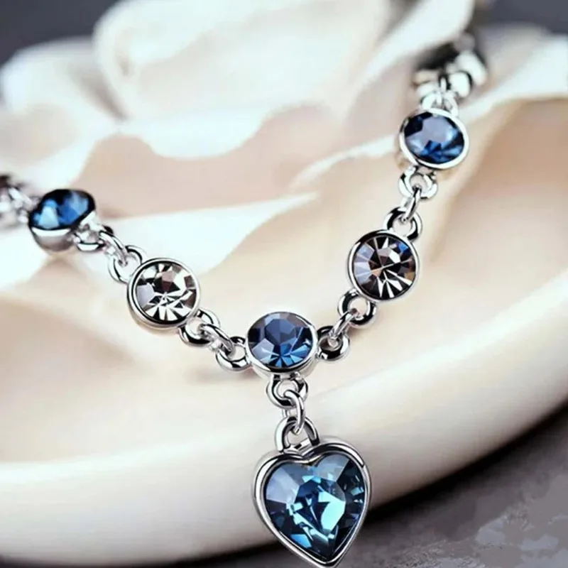 Ladies' Silver Lucky Bracelet, Blue Crystal Heart-shaped Pendant, Pulse High-end Jewelry Gift, Fashionable and Versatile